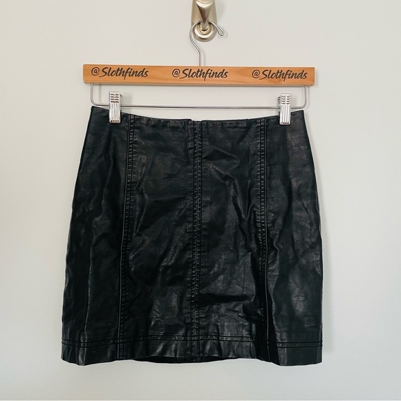 Free People x Urban Outfitters Faux Leather Mini Skirt- Black- Size 2 - Picture 2 of 5